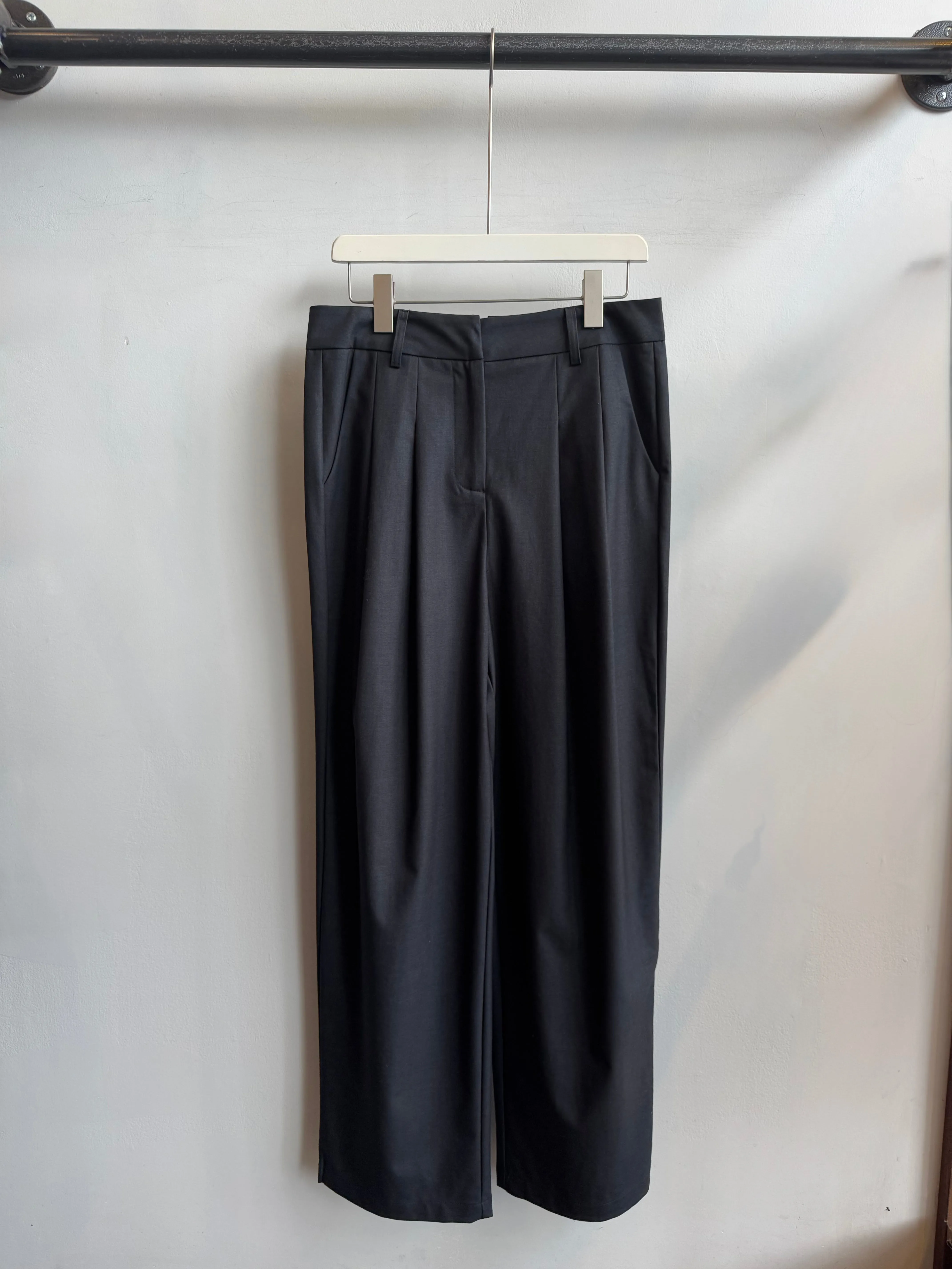 GROUNDED Trousers